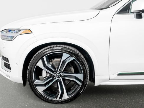 Used 2025 Volvo XC90 B6 Ultra w/ Protection Package Premier image 18