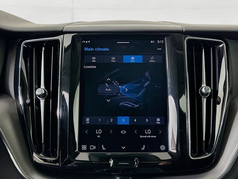 Used 2025 Volvo XC60 B5 Core image 24