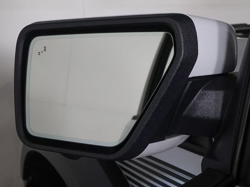 Used 2025 Ford F150 Raptor AWD/4WD image 38