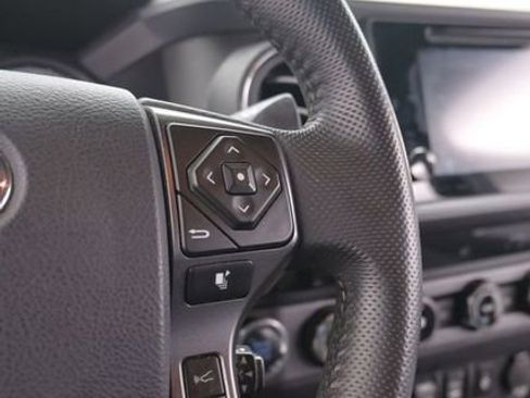 Used 2018 Toyota Tacoma TRD Off-Road AWD/4WD image 18
