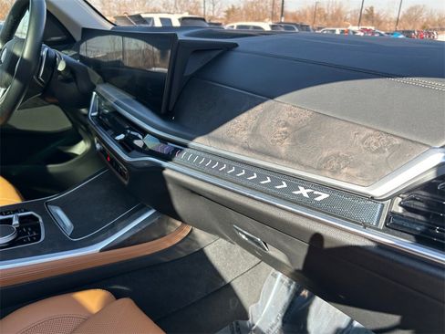 Used 2023 BMW X7 xDrive40i w/ Premium Package image 28