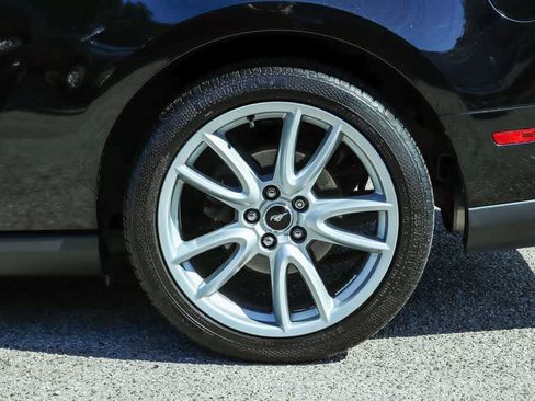 Used 2011 Ford Mustang GT Premium w/ Electronics Pkg RWD image 8