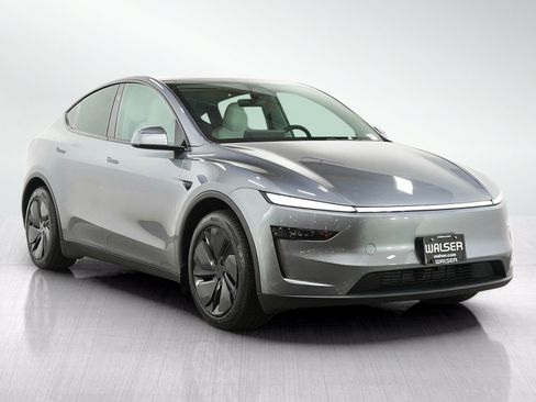 Used 2026 Tesla Model Y AWD image 7