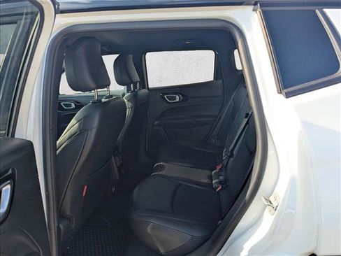 Used 2025 Jeep Compass Trailhawk AWD/4WD image 18