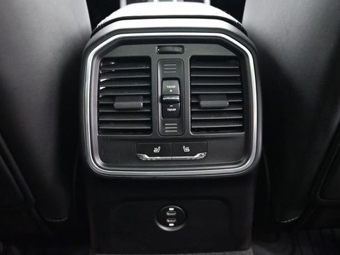 Certified 2026 Porsche Macan image 8