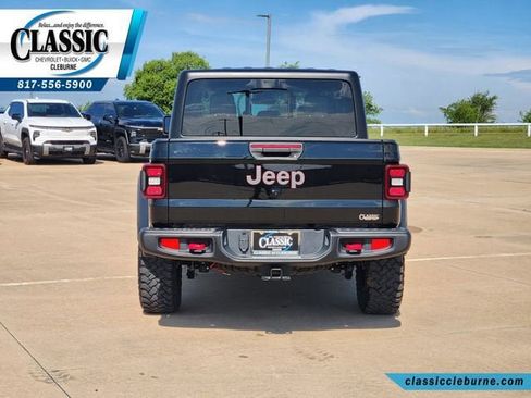 Used 2024 Jeep Gladiator Rubicon w/ Technology Group AWD/4WD image 9