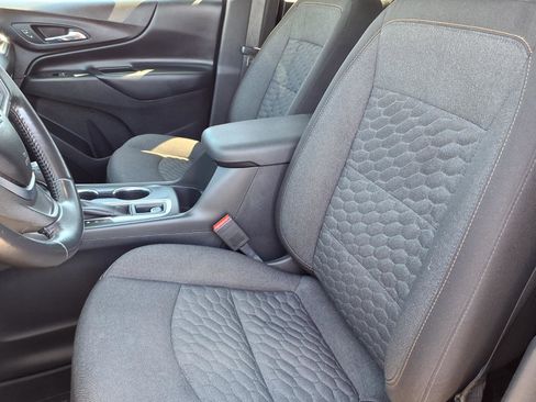 Used 2020 Chevrolet Equinox LT w/ Driver Convenience Package image 3