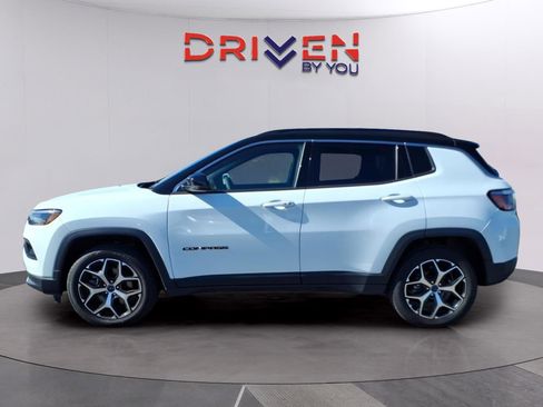 Used 2025 Jeep Compass Limited AWD/4WD image 2