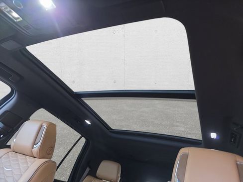 Certified 2022 Cadillac Escalade Premium Luxury image 29