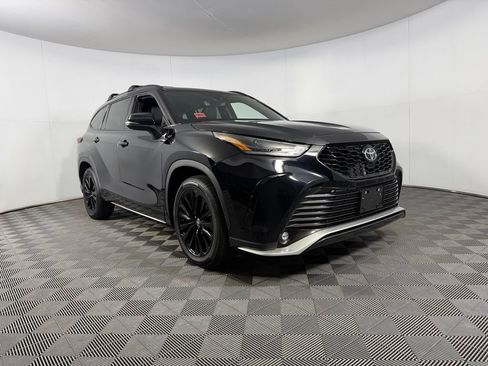 Used 2023 Toyota Highlander XSE AWD/4WD image 4