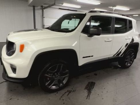 Used 2021 Jeep Renegade Latitude w/ Sun & Sound Group AWD/4WD image 4