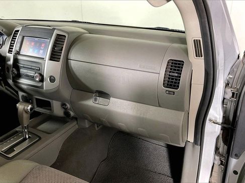 Used 2019 Nissan Frontier SV image 16