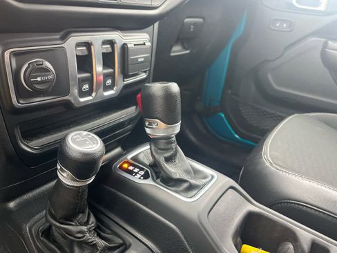 Used 2020 Jeep Wrangler Sport image 19