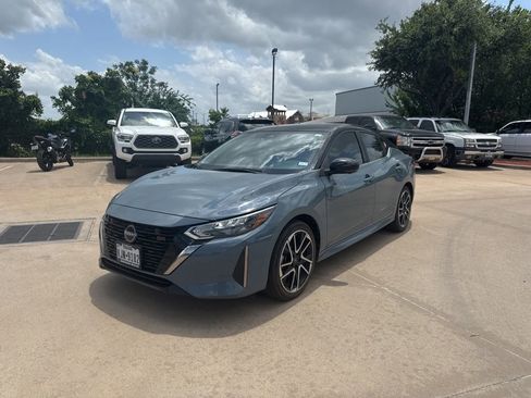 Certified 2025 Nissan Sentra SR w/ SR Premium Package FWD image 1