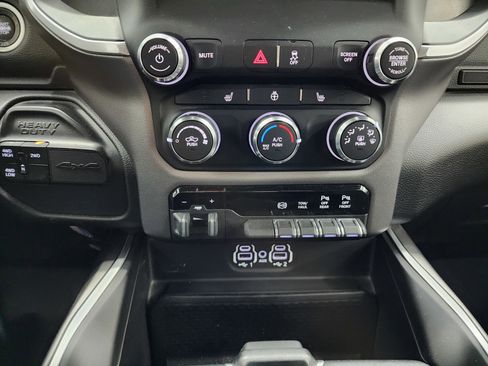 Used 2020 RAM 2500 Big Horn w/ Night Edition image 17