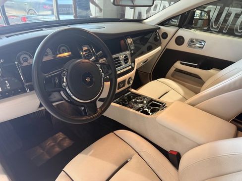 Used 2015 Rolls-Royce Wraith RWD image 17