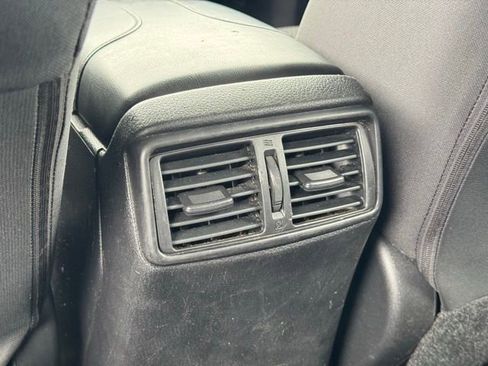 Used 2021 Nissan Rogue Sport S image 11