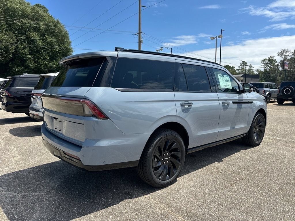 New 2025 Lincoln Navigator Reserve w/ Jet Appearance Package AWD/4WD image 18