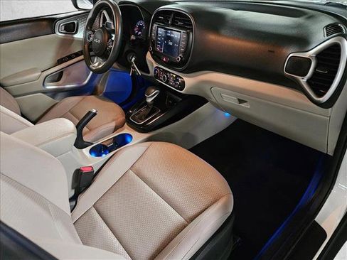 Used 2022 Kia Soul LX image 19
