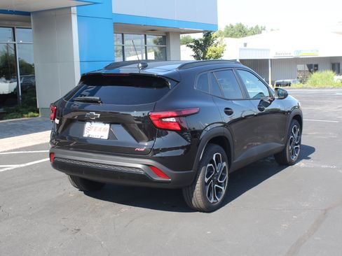 New 2026 Chevrolet Trax RS w/ Sunroof Package FWD image 4