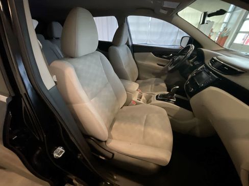 Used 2017 Nissan Rogue Sport SV w/ SV Premium Package image 24