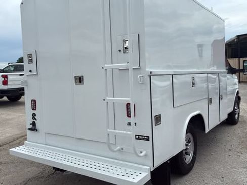 New 2025 Chevrolet Express 3500 w/ Power Convenience Package RWD image 9
