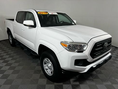 Used 2019 Toyota Tacoma SR w/ SR Convenience Package image 3