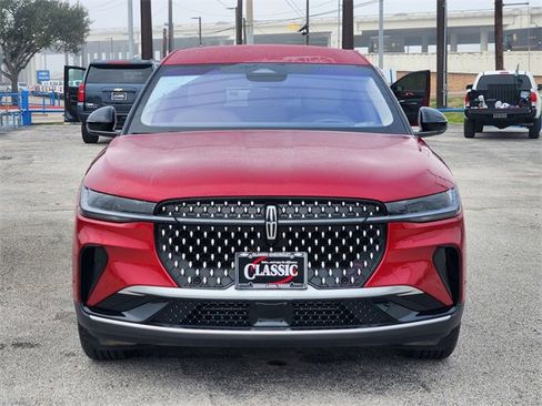 Used 2024 Lincoln Nautilus Premier image 2