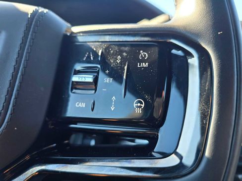 Used 2025 Land Rover Range Rover Velar Dynamic SE image 31