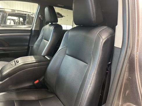 Used 2019 Toyota Highlander Limited w/ Protection Package #3 AWD/4WD image 15