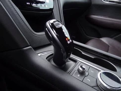 Used 2021 Cadillac XT6 Premium Luxury image 38