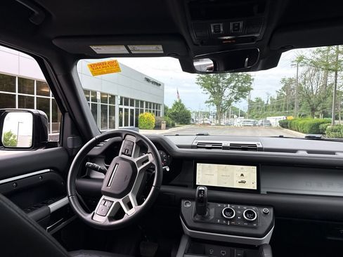 Used 2024 Land Rover Defender 110 X-Dynamic SE AWD/4WD image 8