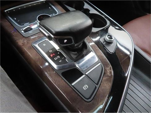 Used 2018 Audi Q7 3.0T Premium Plus w/ Premium Plus Package image 17