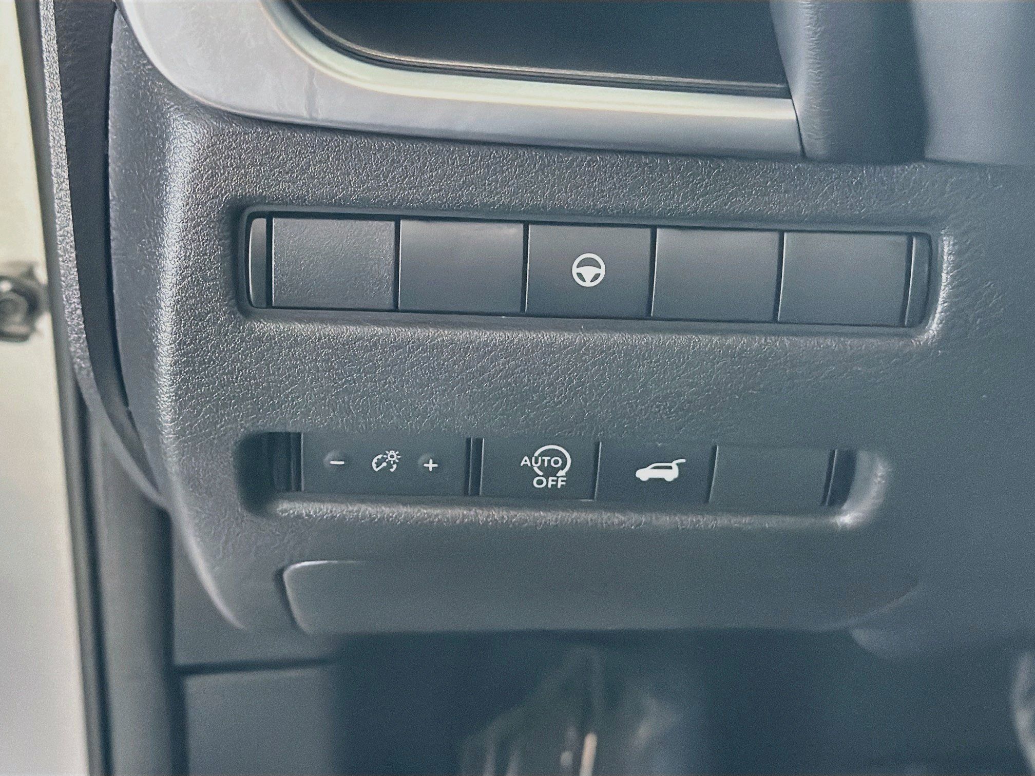 Used 2025 Nissan Rogue SV AWD/4WD image 16