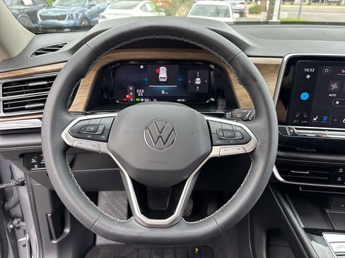 Used 2024 Volkswagen Atlas SE image 25