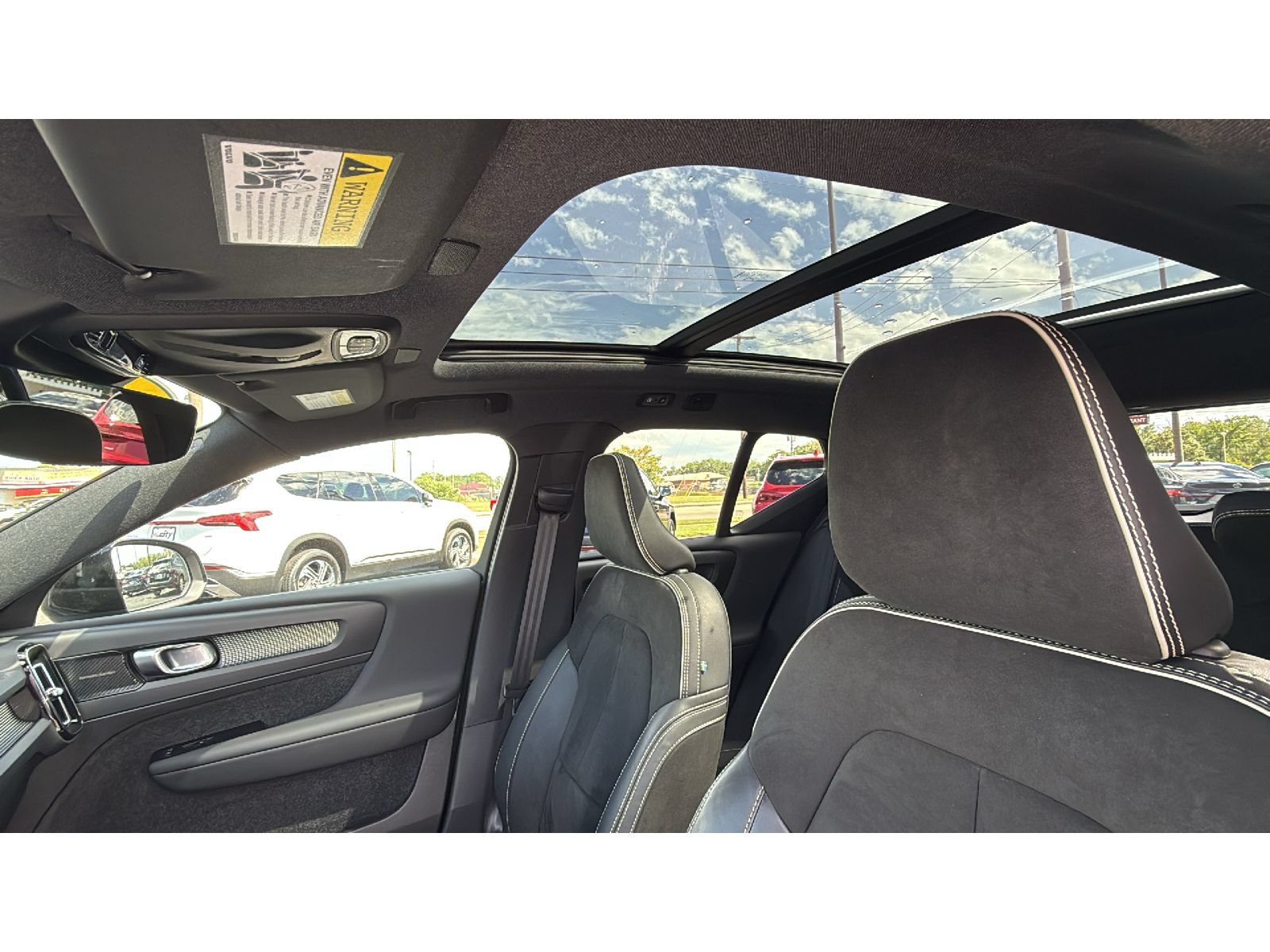 Used 2022 Volvo XC40 T5 R-Design w/ Advanced Package AWD/4WD image 27