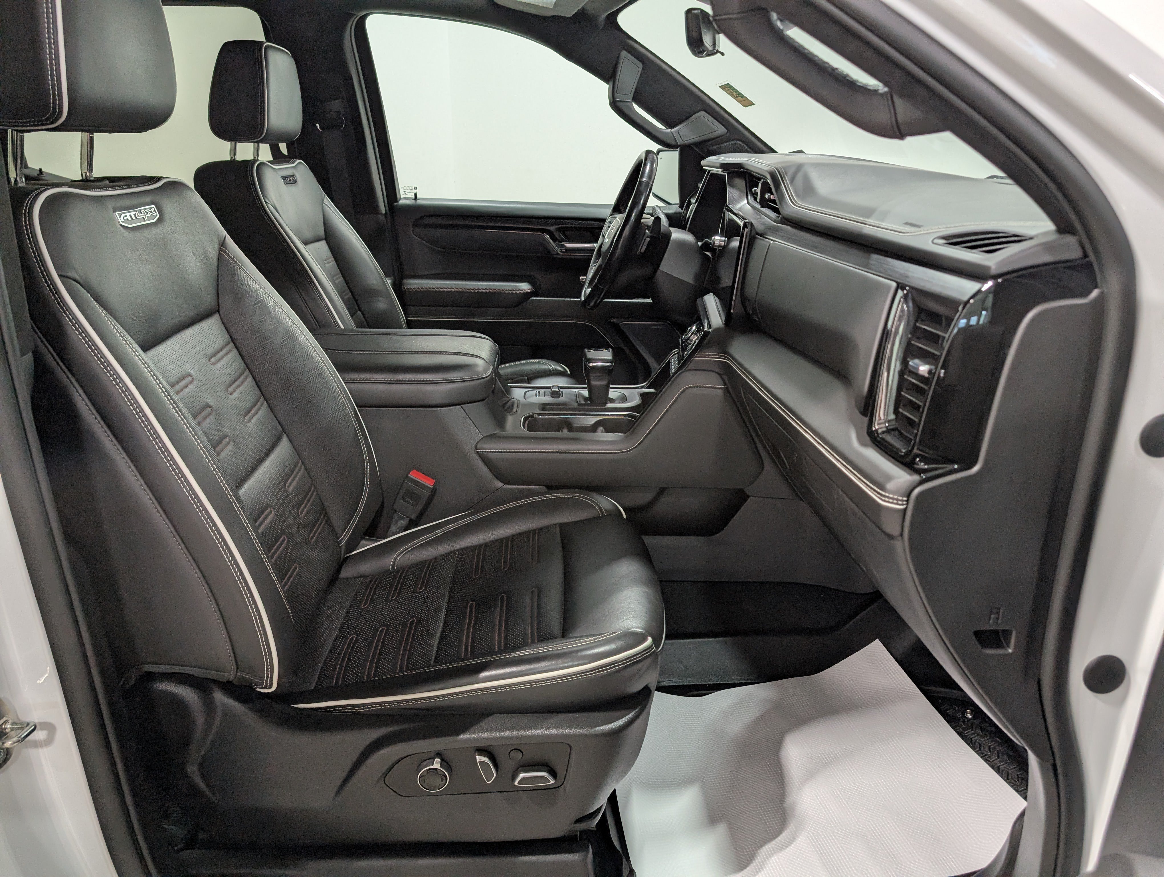 Used 2023 GMC Sierra 1500 AT4X AWD/4WD image 21