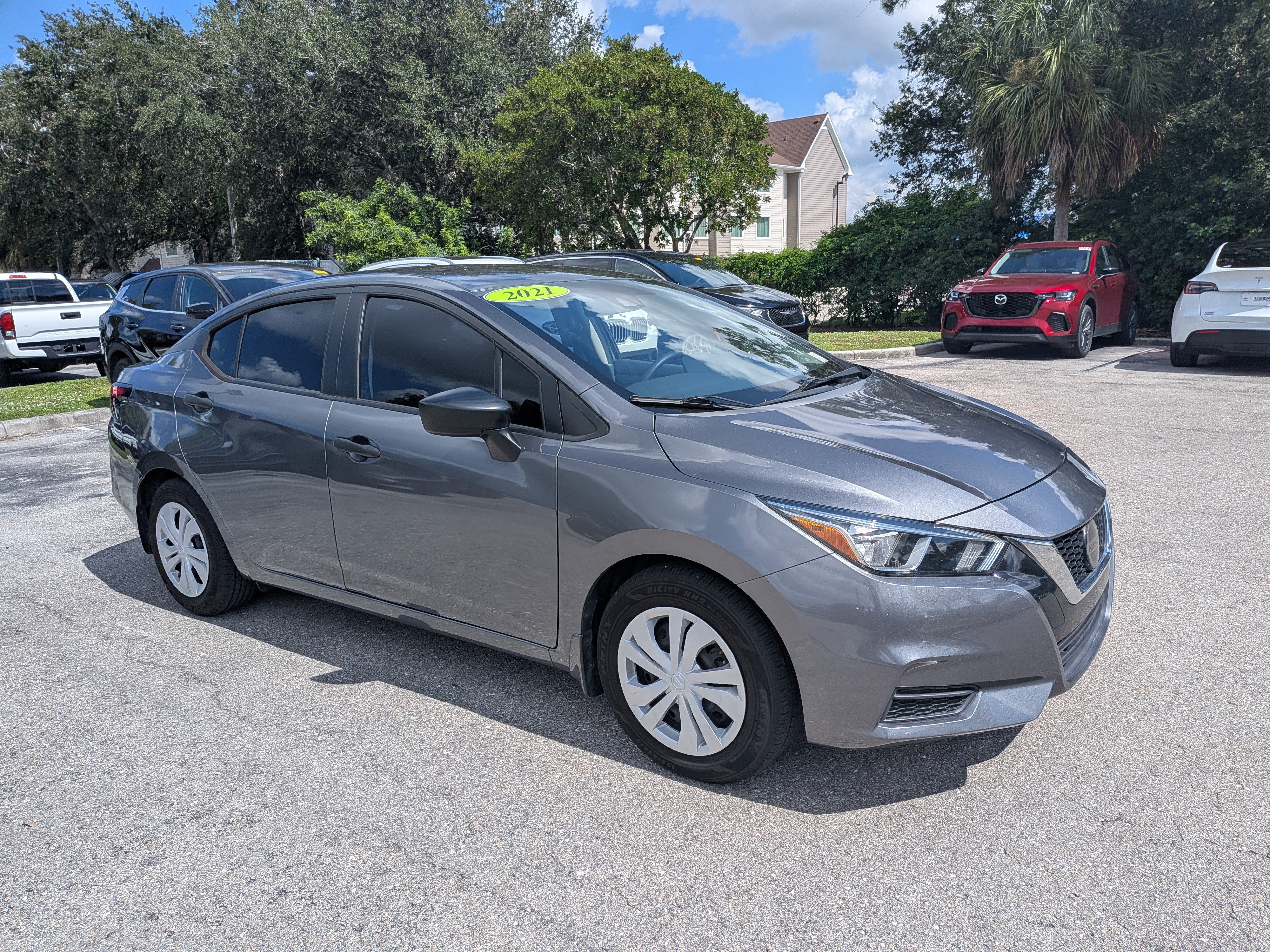 Used 2021 Nissan Versa S FWD image 2