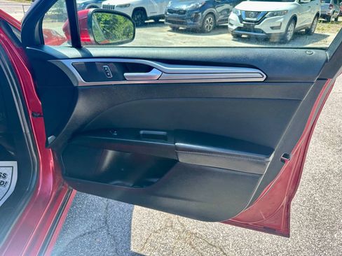Used 2020 Ford Fusion SE FWD image 17