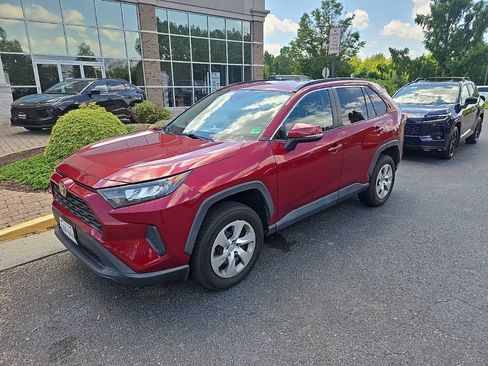 Used 2020 Toyota RAV4 LE FWD image 6