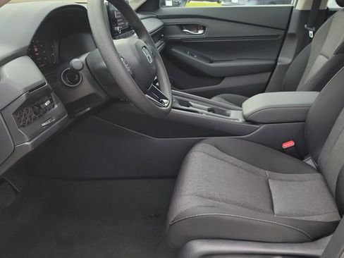 Used 2025 Honda Accord SE image 4