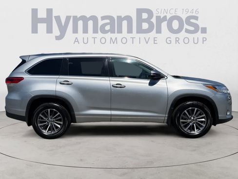 Used 2018 Toyota Highlander XLE image 2