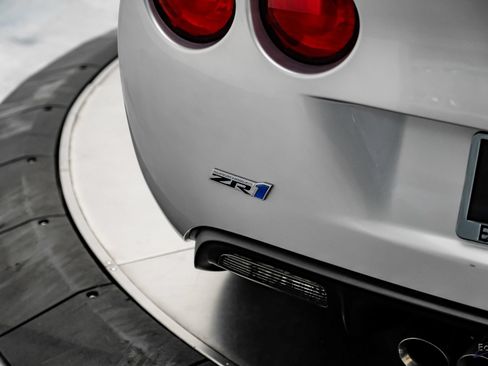 Used 2010 Chevrolet Corvette ZR1 w/ Preferred Equipment Group RWD image 17
