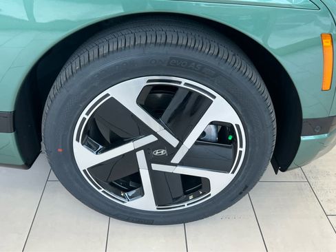 New 2026 Hyundai Ioniq 9 Calligraphy image 16