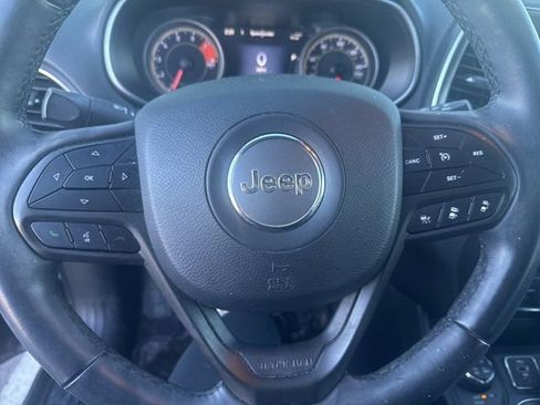 Used 2019 Jeep Cherokee Trailhawk image 8