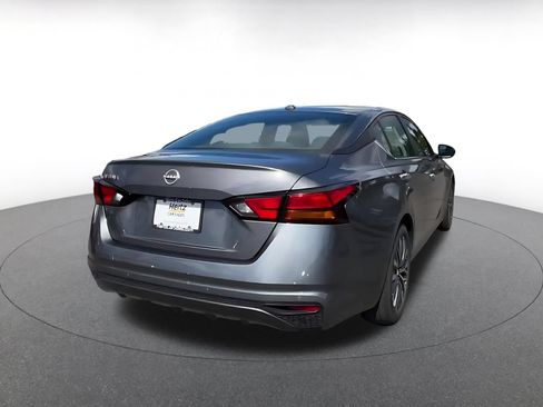 Used 2025 Nissan Altima 2.5 SV FWD image 14