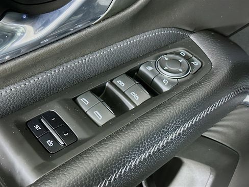 Used 2023 GMC Yukon Denali RWD image 14