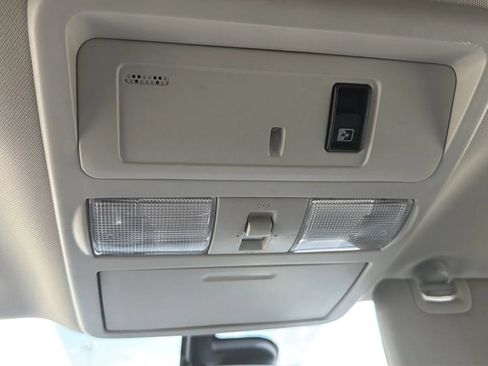 Used 2017 Nissan Titan SV AWD/4WD image 17