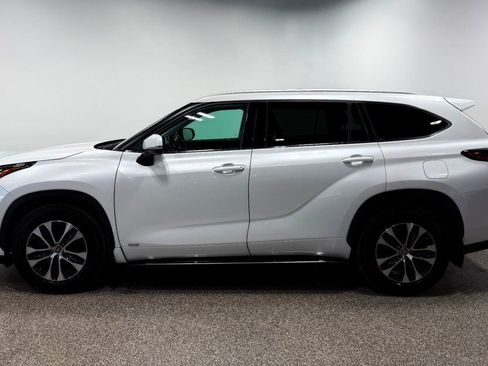 Used 2022 Toyota Highlander XLE image 11
