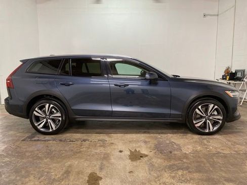 Used 2025 Volvo V60 B5 Cross Country Plus AWD/4WD image 6
